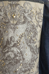 Oversize Jeansjacke Engel beige verziert von Hand mit Glassteinen – „The Royal Denim Kollektion“ für urbanen Luxus