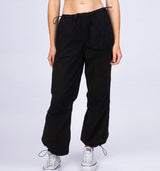 Schwarze Prachute Hose mit weitem Bein und Tunnelzug aus leichter Baumwolle