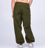 Angesagte Parachute Hose mit weitem Bein und Tunnelzug in Khaki