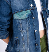 Einzigartige Oversize Jeansjacke mit hochwertiger Jacquardmusterung im Pfauen-Design