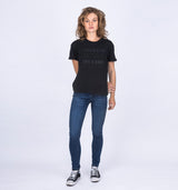 Cooles schwarzes Baumwoll T-Shirt im Boxy Fit mit tonaler Schrift