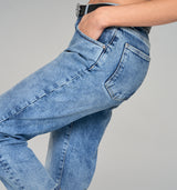 TESS S – ELEGANZ TRIFFT LÄSSIGKEIT