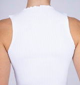 Cropped Top mit Ripp-Struktur in Weiß mit besonderem V-Ausschnitt