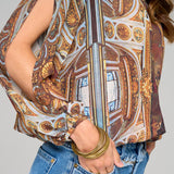 Bluse Herta – Edle Sportlichkeit mit kunstvollem Barock Motiv