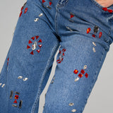 Gloria R Personalisierte Denim Culotte mit roten Swarovski Elements und weißen Glassteinen aus der Collektion von Princess Herta Margarete Habsburg