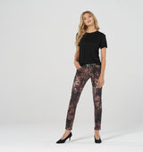 Slim Fit Hose aus softem Material mit wunderschönem Design aus Rosen und Ornamenten in Beere- und Rosétönen. Die typische "KETU" Taschenform setzt auch bei diesem Model deinen Po gekonnt in Szene. Wir empfehlen eine Nummer kleiner 97% Baumwolle, 3% Elasthan