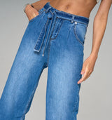 EMMA High Rise Wide-Leg Jeans in Mid Blue mit Bindegürtel in limitierter Auflage