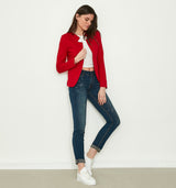 DAS Must-Have aus unserer Kollektion, DER "301"! Komfort einer Sweatjacke, Look eines wunderschönen Blazers. Die waschbare Jacke wird offen getragen und besticht vor allem durch seine außergewöhnlich gezackte Kragenform. Bei den vielen modischen Farbvarianten ist für jeden Geschmack etwas dabei und muss man ihn doch mal ausziehen, so kommt das schöne Spitzenfutter ans Licht. Wir empfehlen die gewohnte Größe zu wählen. 97% Baumwolle. 3% Elasthan Wäsche bei 30°C