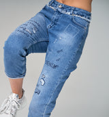 Streng limitierte Paula S High Waist Loose Fit Jeans mit silbernen Steinen und destroyed Look