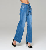 EMMA High Rise Wide-Leg Jeans in Mid Blue mit Bindegürtel in limitierter Auflage