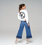 Sweatshirt in Weiß mit großem Logo in 3D-Optik am Rücken