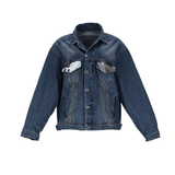 SoeAngel Blue – Moderne Oversize-Jacke mit edlem Brokatmotiv im Stil barocker Kunst. Urban, lässig und absolut einzigartig – Teil der Casual Royal Kollektion von Princess Herta Margarete Habsburg. One Size – für alle, die Mode mit Geschichte lieben.