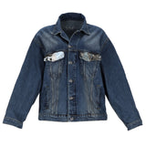 SoeAngel Blue – Moderne Oversize-Jacke mit edlem Brokatmotiv im Stil barocker Kunst. Urban, lässig und absolut einzigartig – Teil der Casual Royal Kollektion von Princess Herta Margarete Habsburg. One Size – für alle, die Mode mit Geschichte lieben.