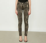 Wir empfehlen eine Größe kleiner 97% Baumwolle, 3% Elasthan Handwäsche bei 30°C