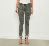 Skinny Fit mit mittlerer Leibhöhe. Nicht nur wunderschön, sondern auch super bequem ist diese graue Hose mit Paisley Muster. Die bogenförmigen Gesäß-Taschen zaubern einen kleinen Lift-Effekt und setzen die Figur perfekt in Szene. Wir empfehlen eine Größe kleiner 70% Baumwolle, 25% Polyester, 5% Lycra Handwäsche bei 30°C