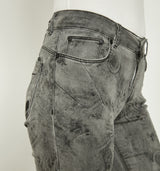 Skinny Fit mit mittlerer Leibhöhe. Nicht nur wunderschön, sondern auch super bequem ist diese graue Hose mit Paisley Muster. Die bogenförmigen Gesäß-Taschen zaubern einen kleinen Lift-Effekt und setzen die Figur perfekt in Szene. Wir empfehlen eine Größe kleiner 70% Baumwolle, 25% Polyester, 5% Lycra Handwäsche bei 30°C