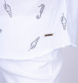 Kurzarm Shirt aus reiner Baumwolle in Weiß mit V-Ausschnitt und maritimen Motiven