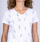 Kurzarm Shirt aus reiner Baumwolle in Weiß mit V-Ausschnitt und maritimen Motiven