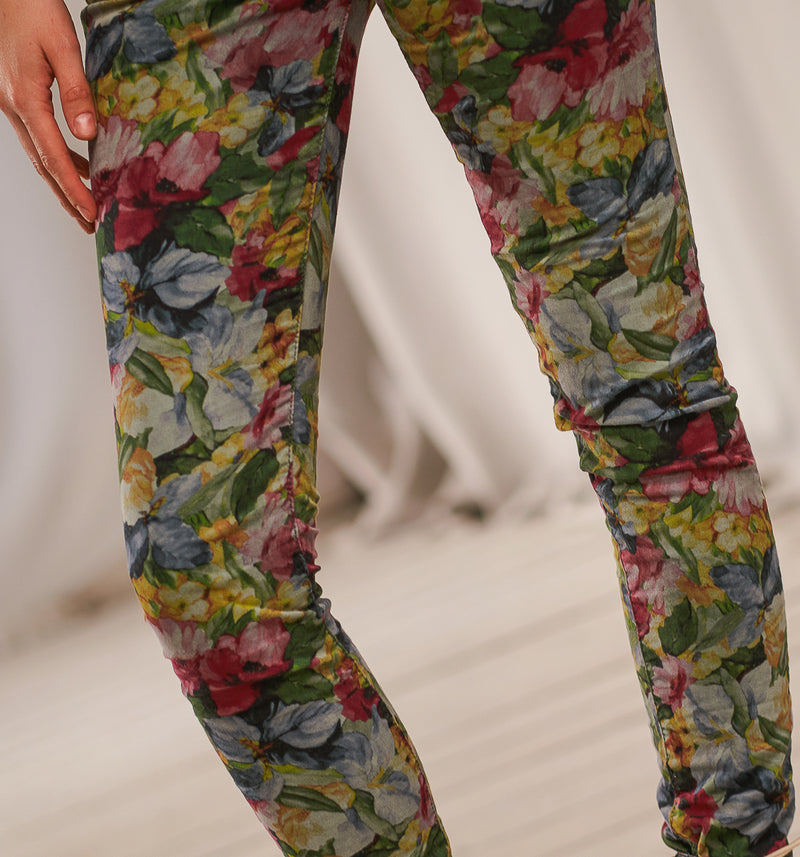 Hose mit floralem Muster