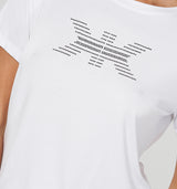 Tolles Kurzarm Shirt mit Rundhals Ausschnitt aus angenehm soften Material. Hingucker ist das „Doppel-K2-Logo auf der Brust aus vielen dutzenden kleinen schwarzen Strasssteinen.  92% Viscose, 8% Elasthan Wir empfehlen die gewohnte Größe