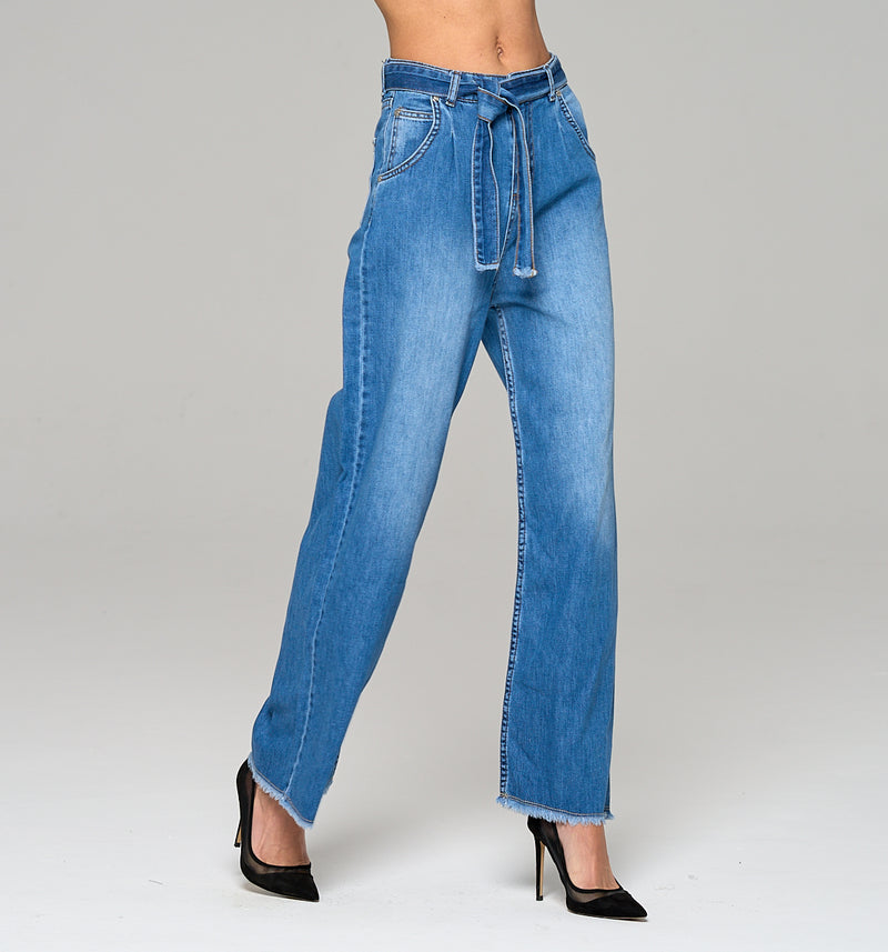 EMMA High Rise Wide-Leg Jeans in Mid Blue mit Bindegürtel in limitierter Auflage