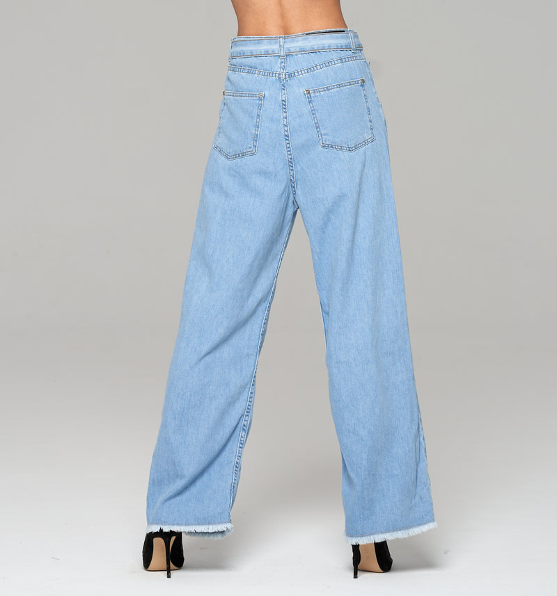 EMMA High Rise Wide-Leg Jeans in hellblau mit Bindegürtel in limitierter Auflage