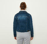 Taillierte Jeansjacke mit leichten destroyed Effekten.  Wir empfehlen eine Nummer größer 97% Baumwolle, 3% Elasthan Handwäsche bei 30°C