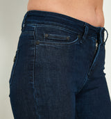 Basic Skinny Jeans mit mittlerer Leibhöhe. Angenehmer Tragekomfort dank Soft Stretch.     Wir empfehlen die gewohnte Größe Handwäsche bei 30°C